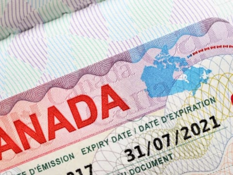 Có visa Mỹ đi được Canada hay không